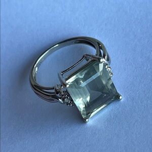 Elegant Silver Jewelry Set with Aquamarine Gemstones